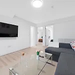 Flat In Dalston, London